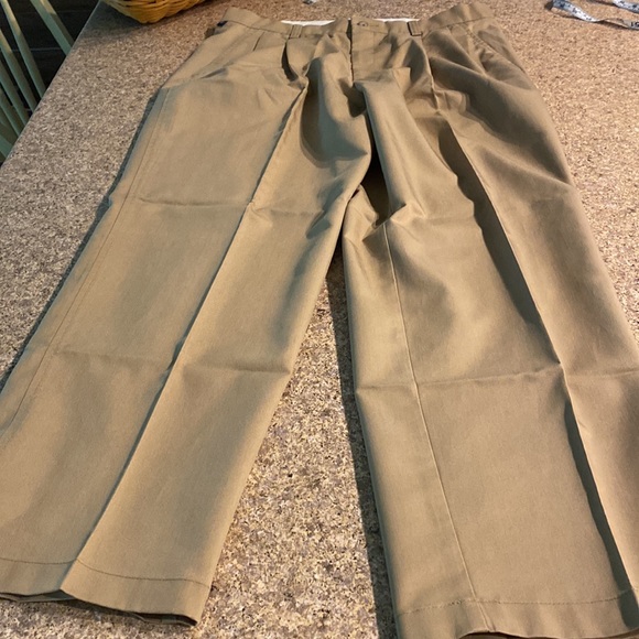 Docker’s Individual Fit Waistband Stain Defender Khaki Tan Pants W34 x L30 - Picture 6 of 16